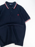 POLO FRED PERRY NEGRO CON TIPPINGS ROJO Y BLANCO TALLA M