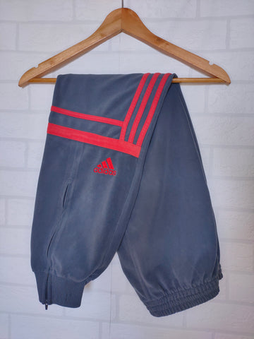 PANTALÓN ADIDAS CHALLENGER AZUL MARINO - BANDAS ROJAS - TALLA M