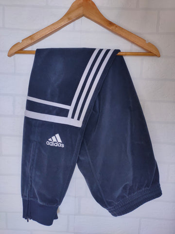 PANTALÓN ADIDAS CHALLENGER AZUL MARINO - BANDAS BLANCAS - TALLA M/L