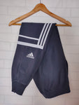 PANTALÓN ADIDAS CHALLENGER AZUL MARINO - BANDAS BLANCAS - TALLA M/L