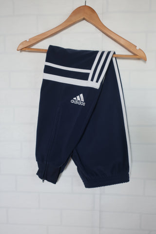 PANTALÓN ADIDAS CHALLENGER AZUL MARINO - BANDAS BLANCAS - TALLA S