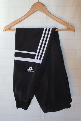 PANTALÓN ADIDAS CHALLENGER NEGRO - BANDAS BLANCAS - TALLA L/XL