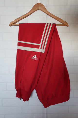 PANTALÓN ADIDAS CHALLENGER ROJO - BANDAS BLANCAS - TALLA XL