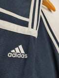Pantalón Adidas Challenger Azul marino Bandas blancas-Logo Adidas bordado