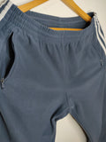 Pantalón Adidas Challenger Azul marino con bolsillos