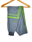 Pantalón Adidas Challenger - Gris franjas verdes - Talla M/L