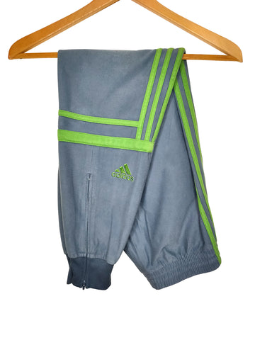 Pantalón Adidas Challenger - Gris franjas verdes - Talla M/L