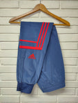 Pantalón Adidas Challenger Azul - Bandas Rojas - Talla M/L
