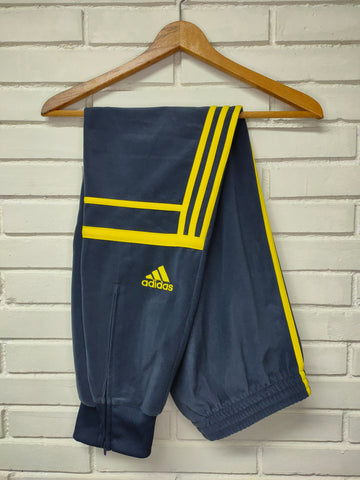 Pantalón Adidas Challenger Azul Marino - Bandas Amarillas - Talla M/L
