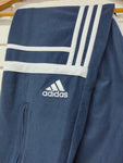Pantalón Adidas Challenger Azul Marino - Bandas Blancas - Talla M/L