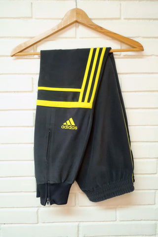 Pantalón Adidas Challenger Negro - Bandas Amarillas - Talla M/L